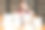 坐在图书馆里的困惑少女图片下载