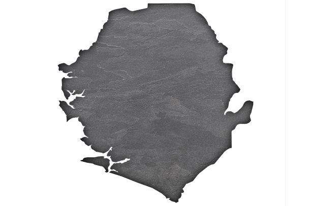 黑色石板上的塞拉利昂地图，图片下载