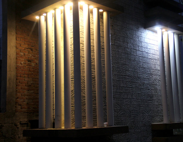 灯光下的别墅夜景图片下载