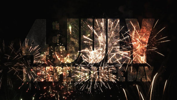 文字与grunge纹理- 7月4日独立日-在多彩的假日烟花背景。图片下载