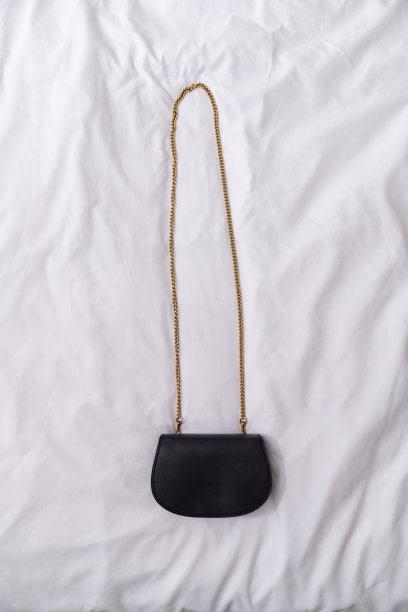 女士黑色迷你包白色背景时尚简约图片下载