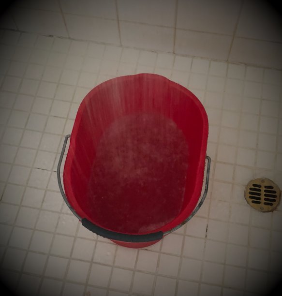 桶在淋浴图片下载