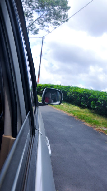 在山路上行驶图片下载