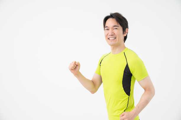 从事体育运动的中年男子图片下载