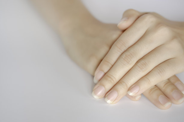 特写女性指甲，指甲保健理念。图片下载