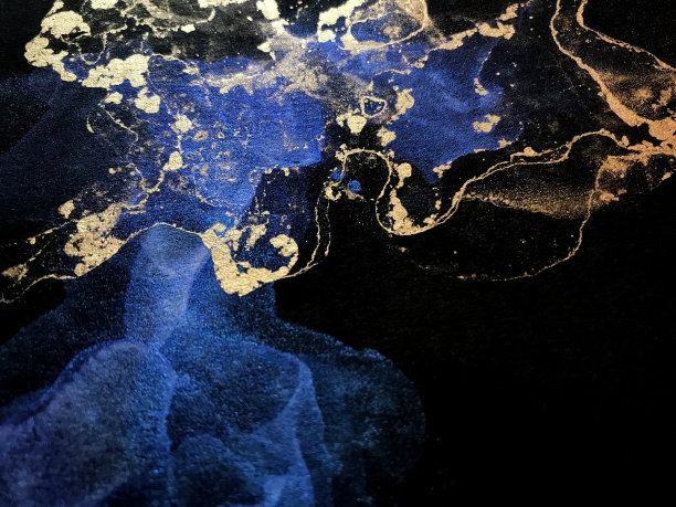 金色和蓝色油漆流体艺术上的黑色背景。星云星系闪抽象画。石头纹理。图片下载