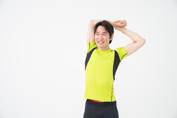 从事体育运动的中年男子图片下载