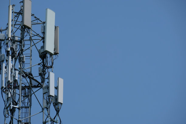 无线通信技术。蜂窝3g, 4g, 5g无线电发射塔和中继器。通信天线。图片下载