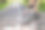 在公园跑步前用智能手表设定计时器的运动女性图片下载
