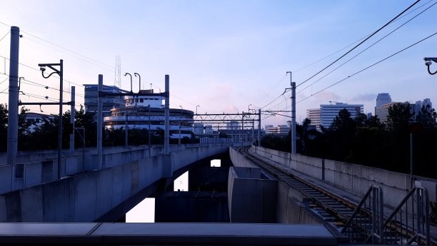 地铁的黄昏图片下载