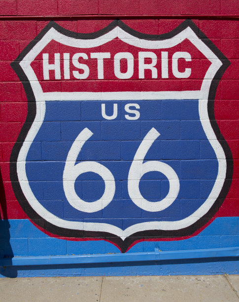 看到墙上的66号公路路标图片下载