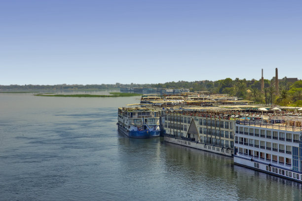 埃及尼罗河上的大船图片下载