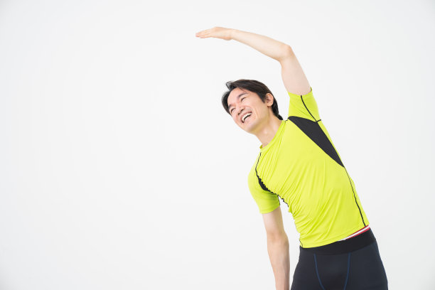 从事体育运动的中年男子图片下载