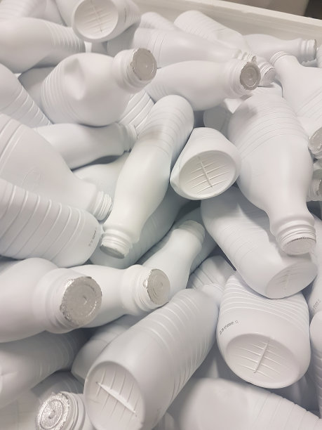 背景与许多白色塑料瓶图片下载