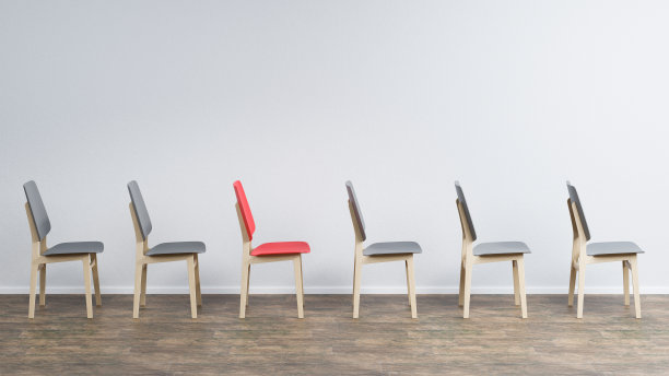 空房间里的一把椅子。简约主义的概念。图片下载