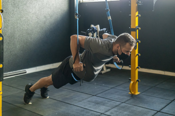 健身房的男人图片下载