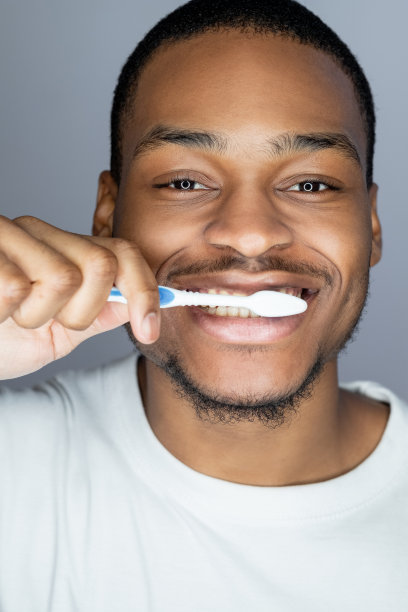 牙齿护理牙齿卫生非洲人牙刷图片下载