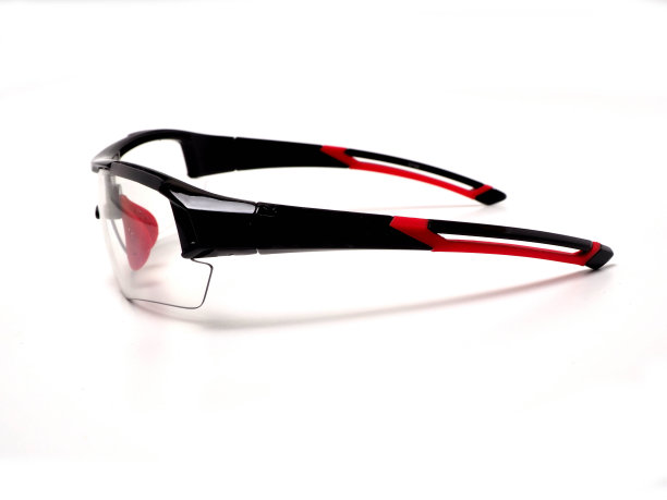 防紫外线太阳镜图片，适合户外活动，保护眼睛免受紫外线照射图片下载