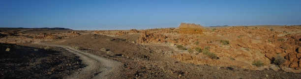 晴空下的沙漠风景图片下载