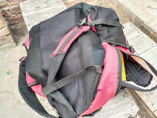 旧的书包图片下载