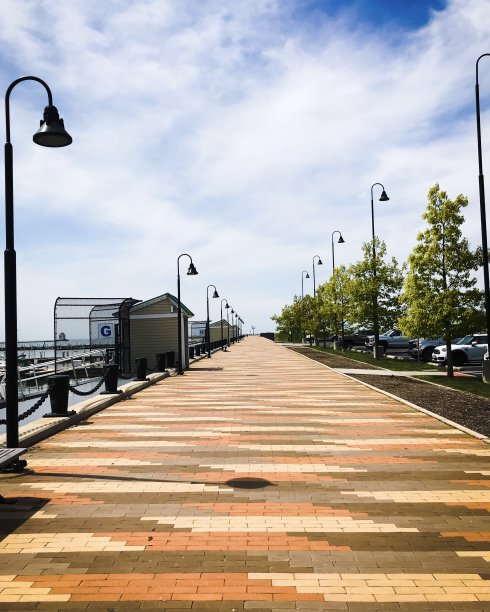 伊利湖沿岸的港口码头和码头图片下载