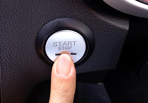 汽车启动按钮。图片下载