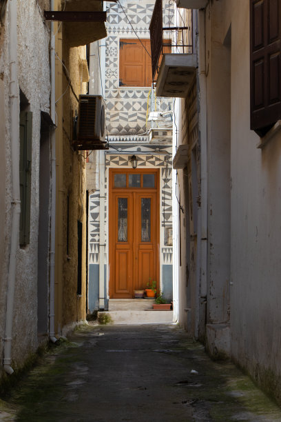 南基奥斯岛Pyrgi村的传统小巷图片下载