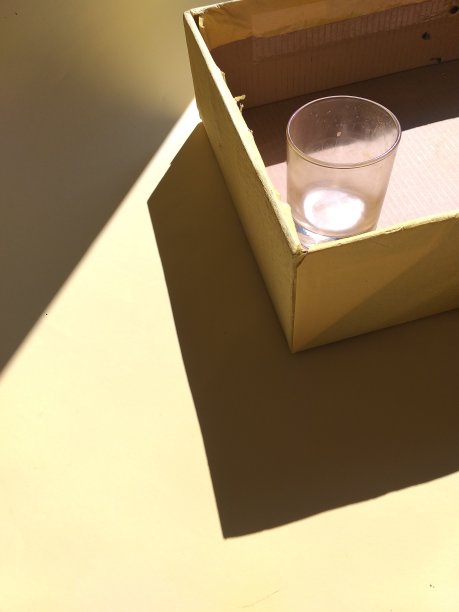 角落纹理照片与黄色背景图片下载