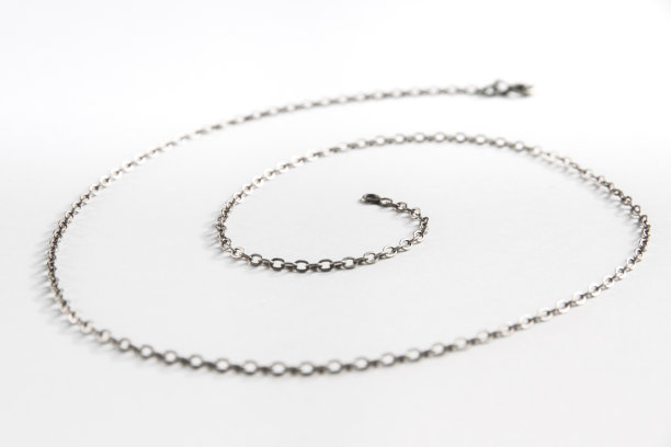 银链项链孤立在白色的背景图片下载