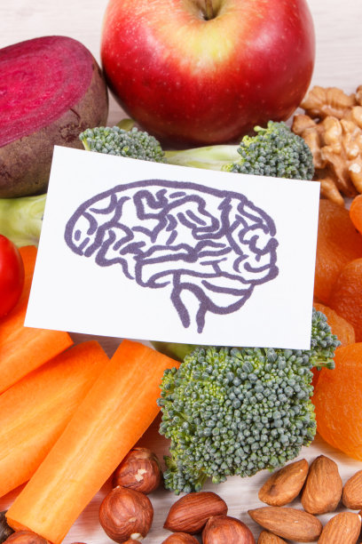 画大脑和健康食物的力量和良好的记忆力，营养饮食含有天然矿物质图片下载