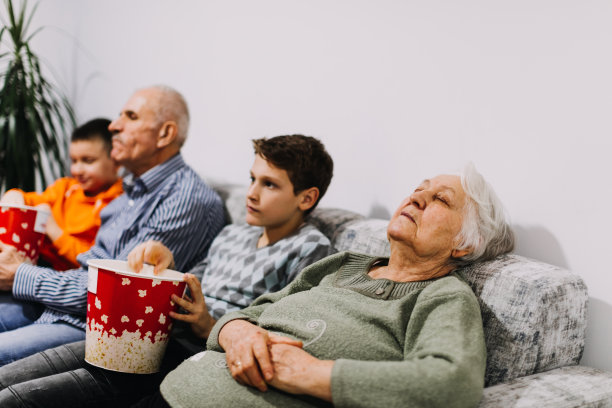 在家看电影图片下载