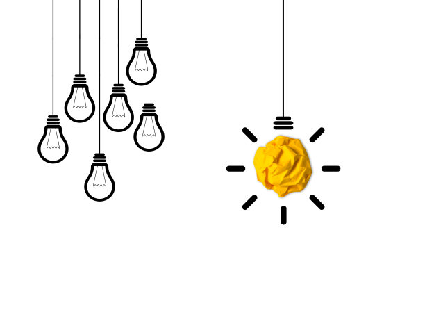 创意灯泡成功灵感皱纸孤立背景图片下载