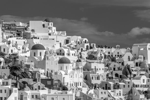 希腊圣托里尼岛的伊亚镇城市景观图片下载