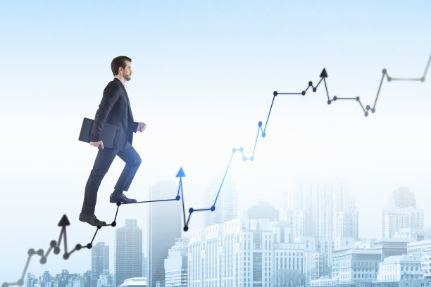 年轻的商人走起路来迈着步子，商人穿得雍容华贵图片下载