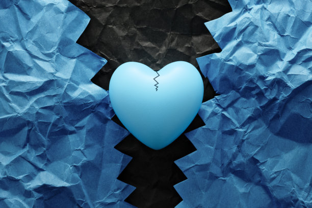 破碎的心。失败和失落感。图片下载