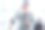 资深亚洲微笑的商人老板西装打电话，笑在窗口办公室工作与商务人员的同事作为模糊的背景。图片下载
