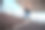 滑板者在户外滑板公园的迷你坡道上跳高。图片下载