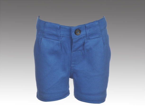 棉蓝色裤子的一半的孩子在白色的背景图片下载