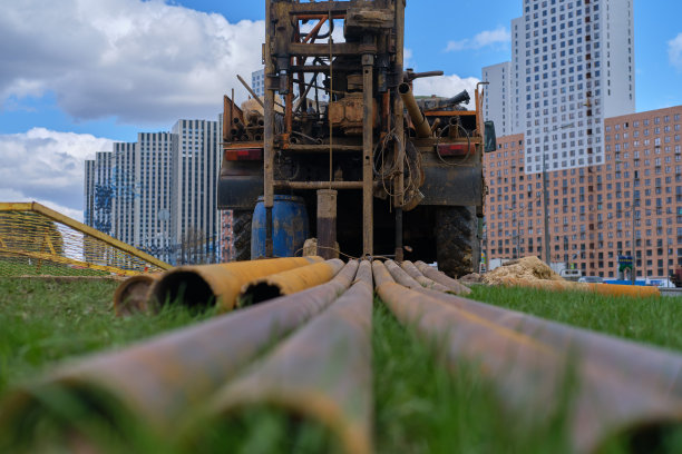 钻机对城市道路进行工程地质调查图片下载