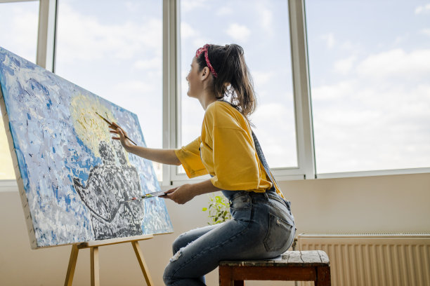 才华横溢的女艺术家抽象油画作品图片下载