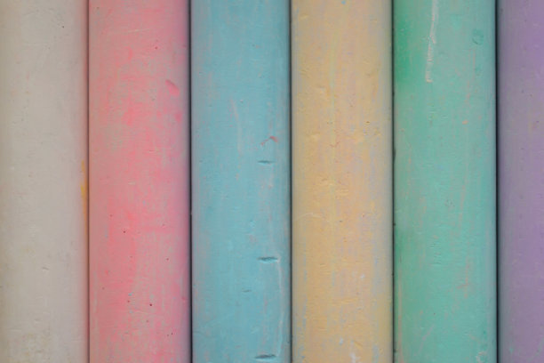 特写纹理的粉笔绘制多色白色，粉色，蓝色，黄色，绿色图片下载