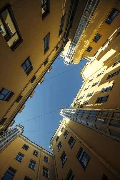 俄罗斯圣彼得堡典型的庭院结构形状。图片下载