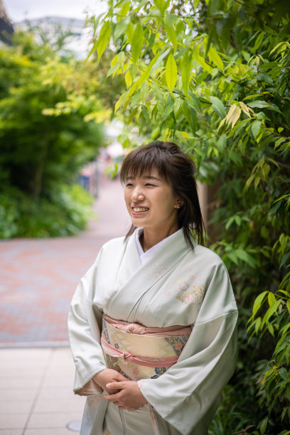 穿着和服的日本女人的肖像图片下载