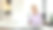自信的年轻女商人坐在办公桌前用笔记本电脑工作图片下载