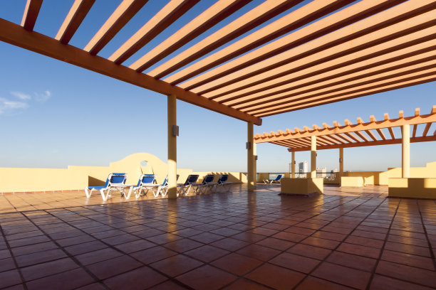 屋顶上的阳光甲板图片下载