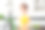 年轻的博主和网红录制关于健康食品的视频内容图片下载