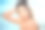 快乐无忧无虑的女人在海滩上享受美丽的日落图片下载