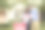 兴奋的年轻夫妇购买了他们的第一套房子。图片下载