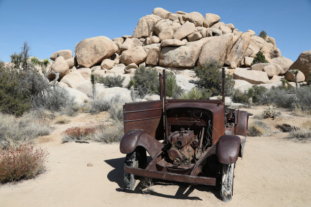 沙漠中的遗址图片下载