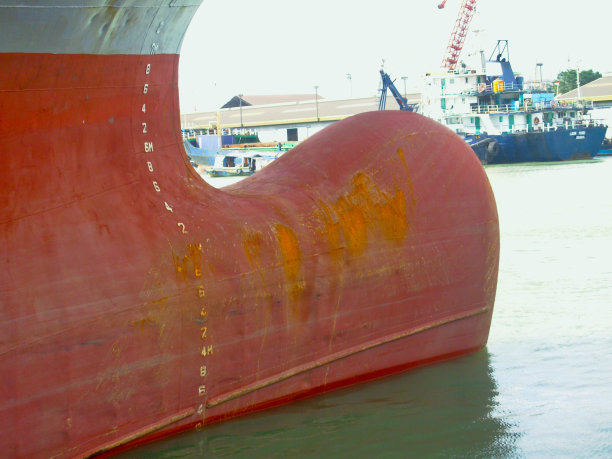 船的球鼻艏侧视图图片下载